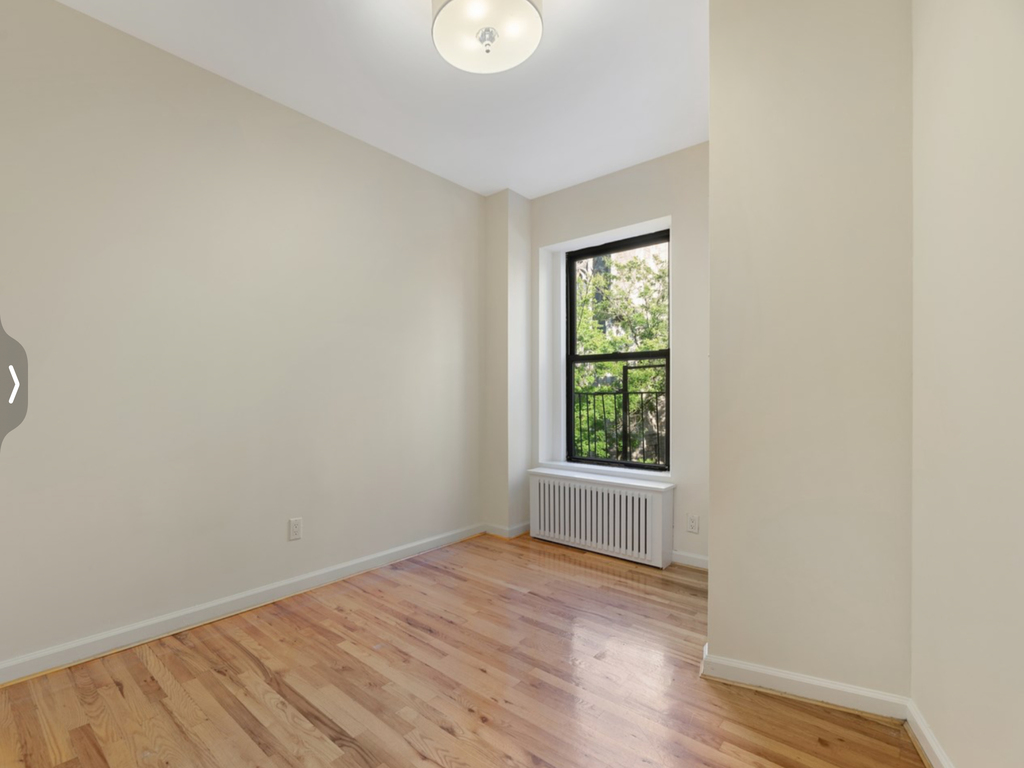 99th And Broadway  - Photo 5