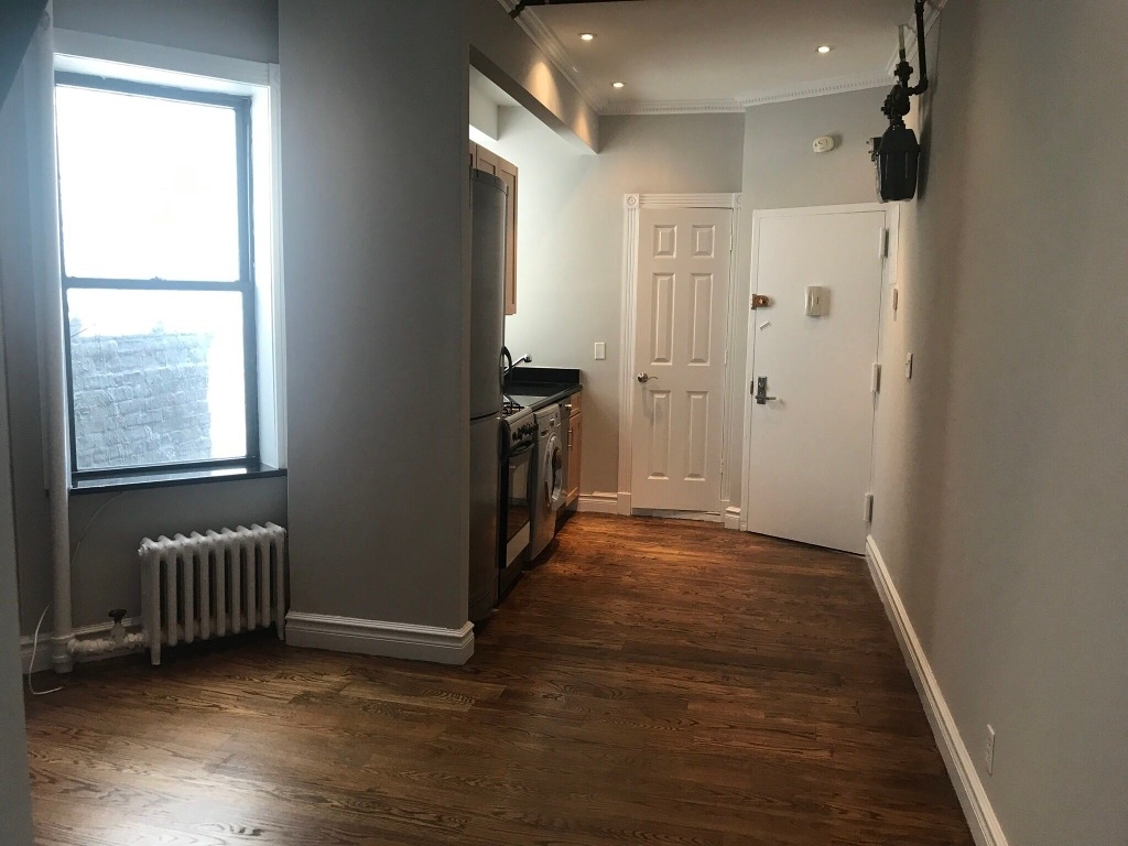 221 East 23rd Street - Photo 4