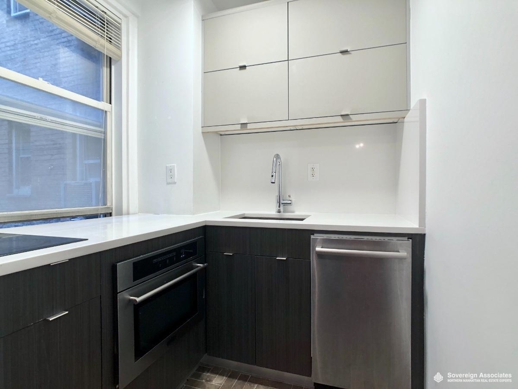 321 East 43rd Street - Photo 9