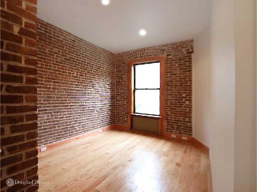 324 East 52nd St - Photo 3