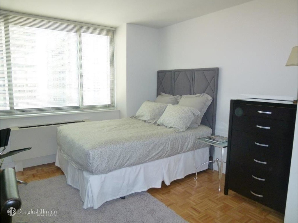 1500 Lexington Avenue - Photo 1