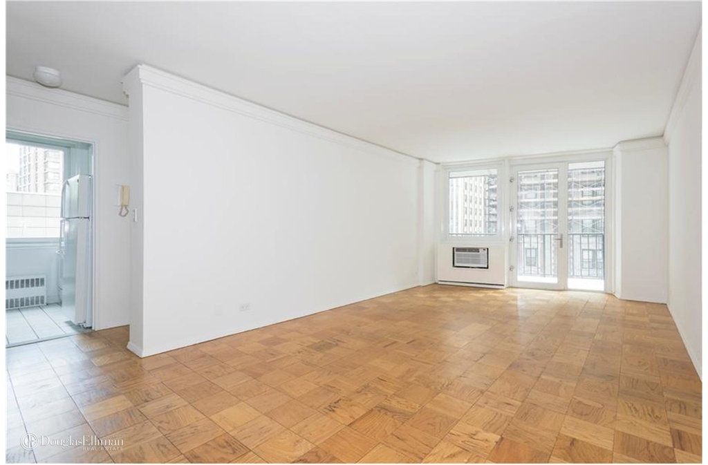 230 West 55th St - Photo 1