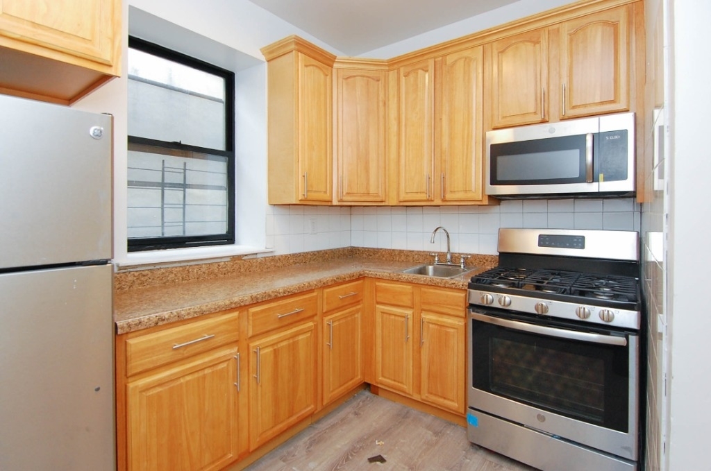 519 W 151st - Photo 8