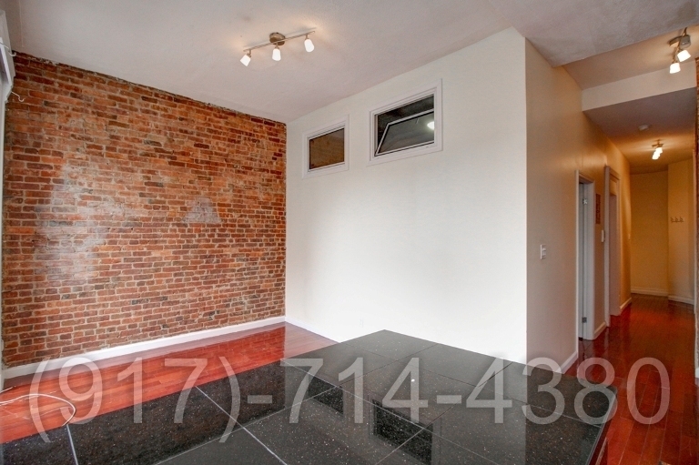1047 Bedford Ave - Photo 3