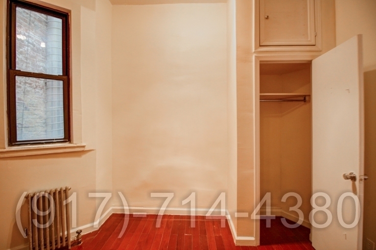 1047 Bedford Ave - Photo 5