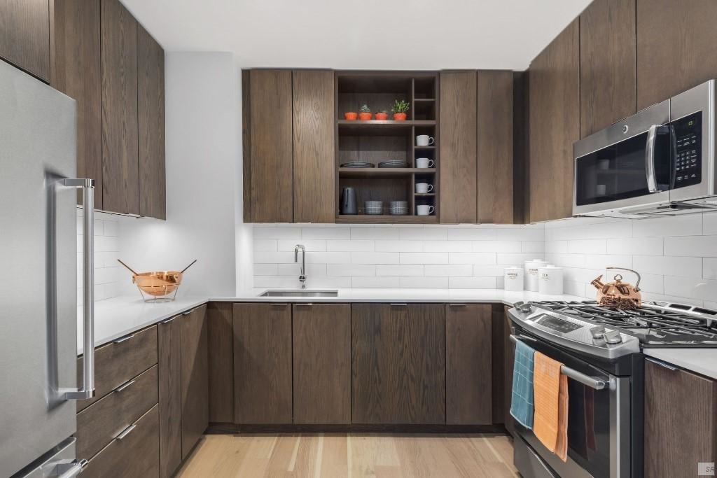 225 East 39th Street - Photo 4