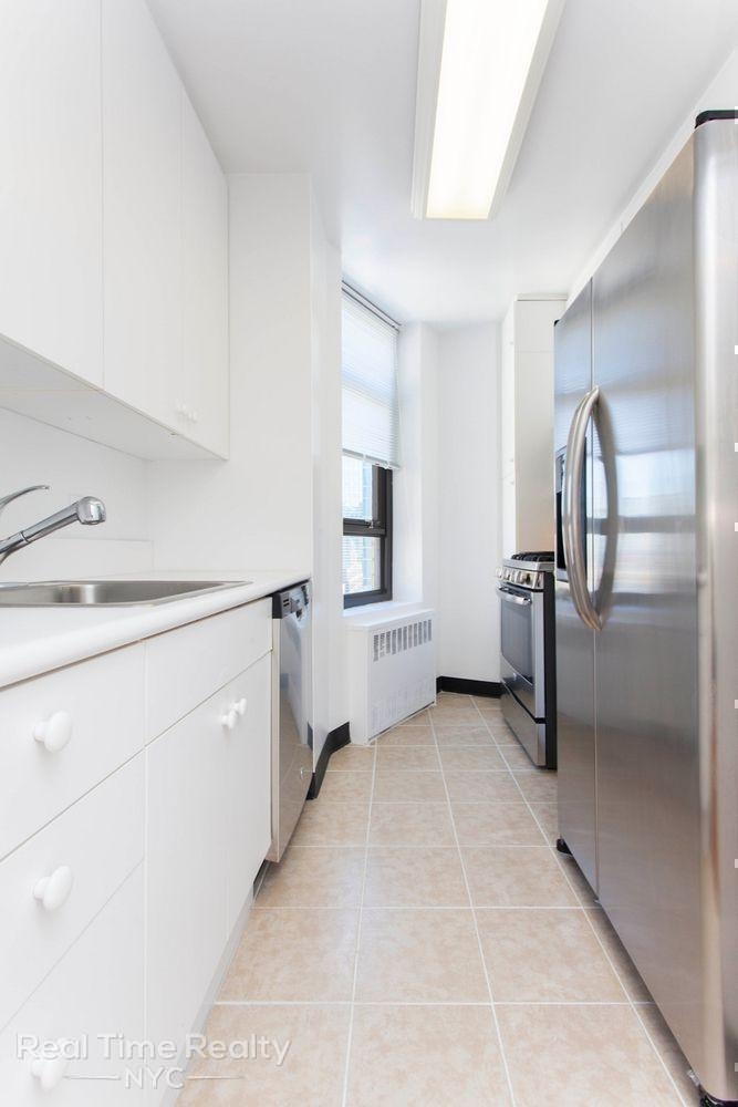 120 East 34th Street - Photo 1