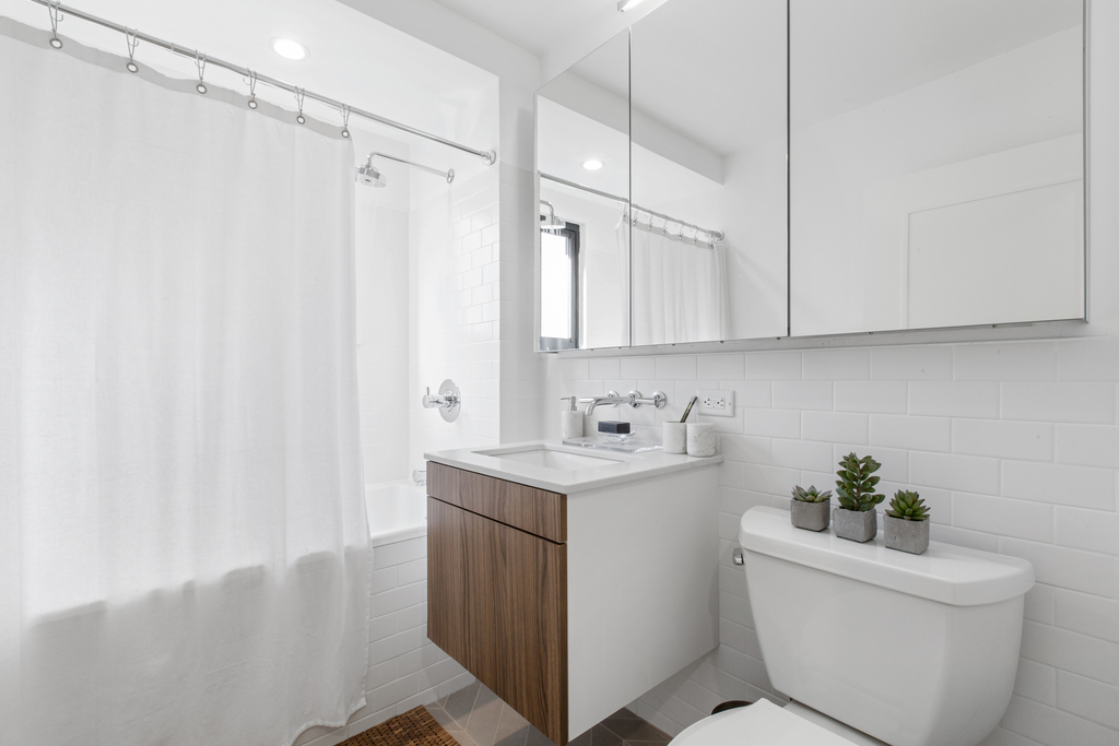 160 West 24th St - Photo 5