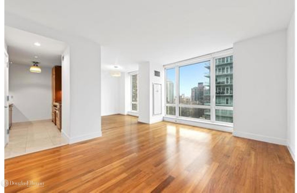 250 East 53rd St - Photo 7