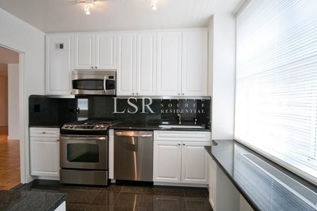 240 East 39th Street - Photo 2