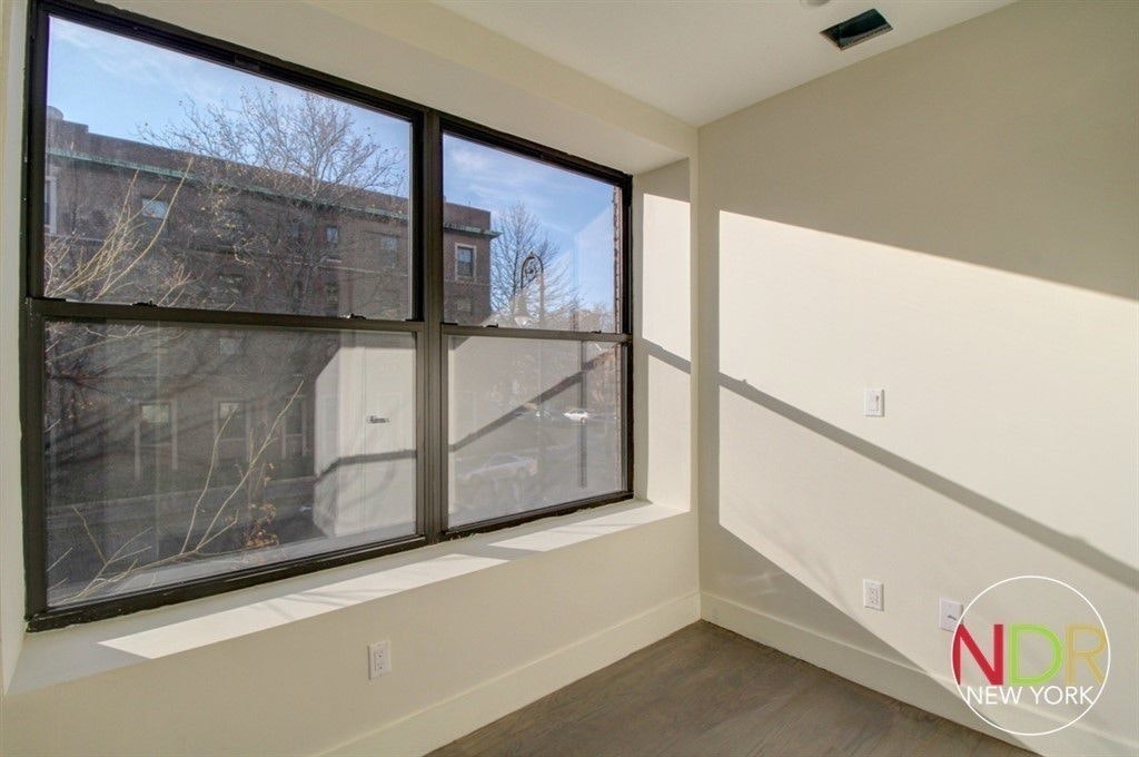 133 Lefferts Ave - Photo 2