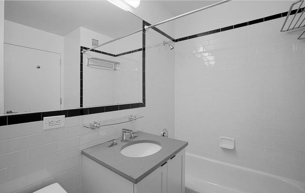 West 42nd Street - Photo 5