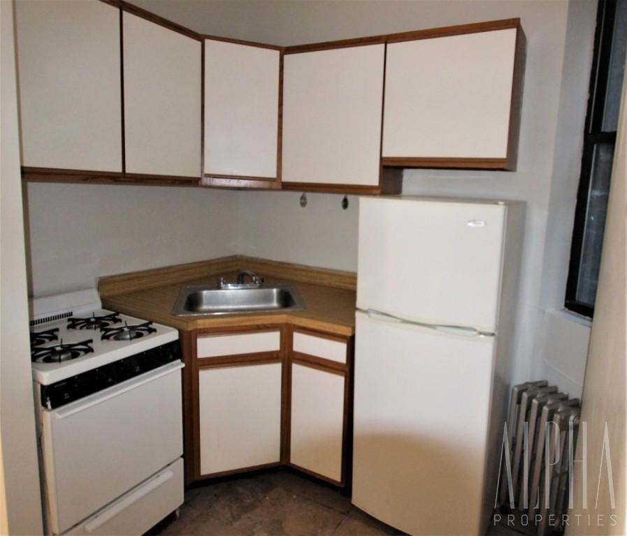 426 East 66th Street - Photo 2