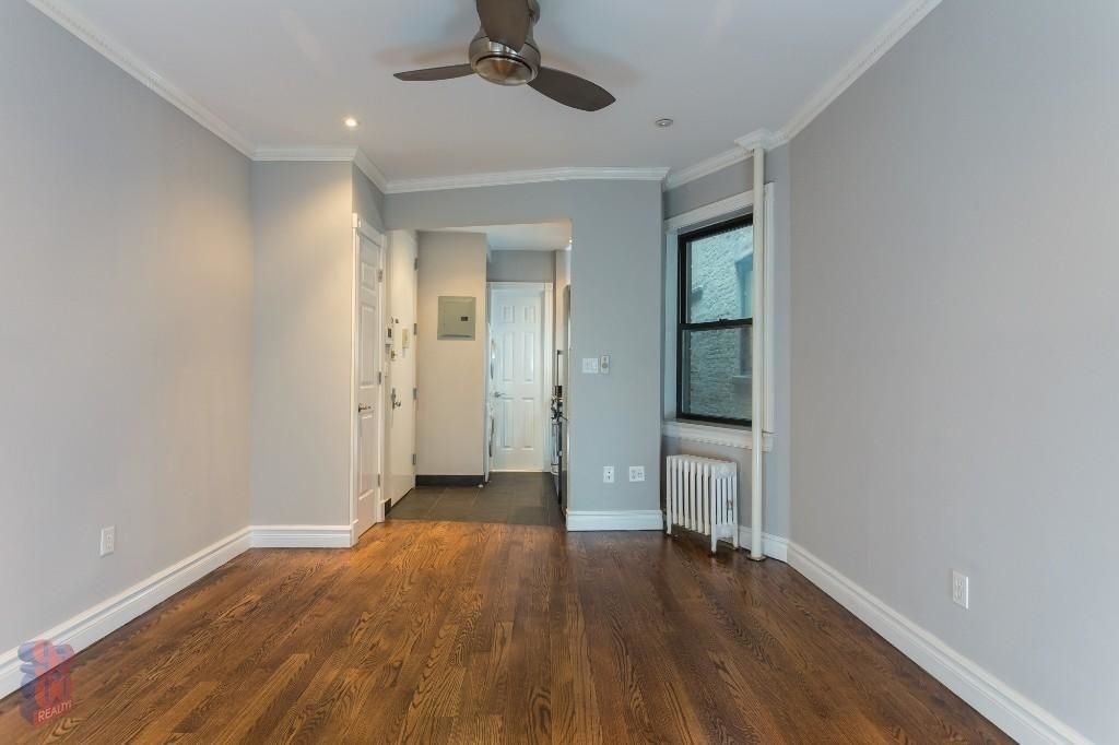 382 East 10th Street - Photo 4