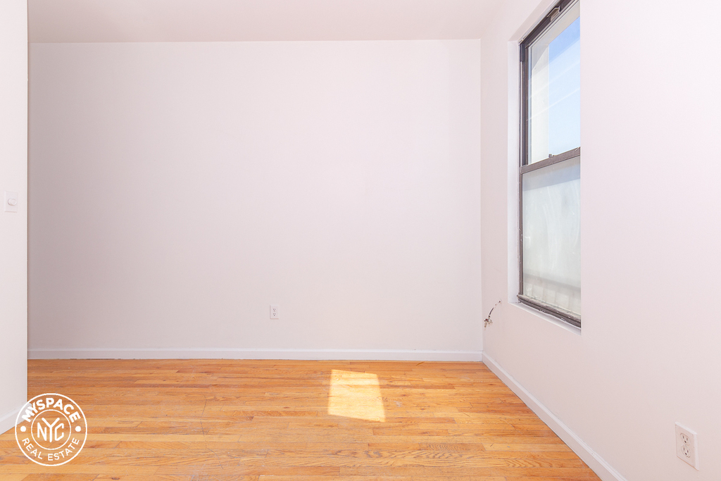 1077 Flushing Avenue - Photo 6