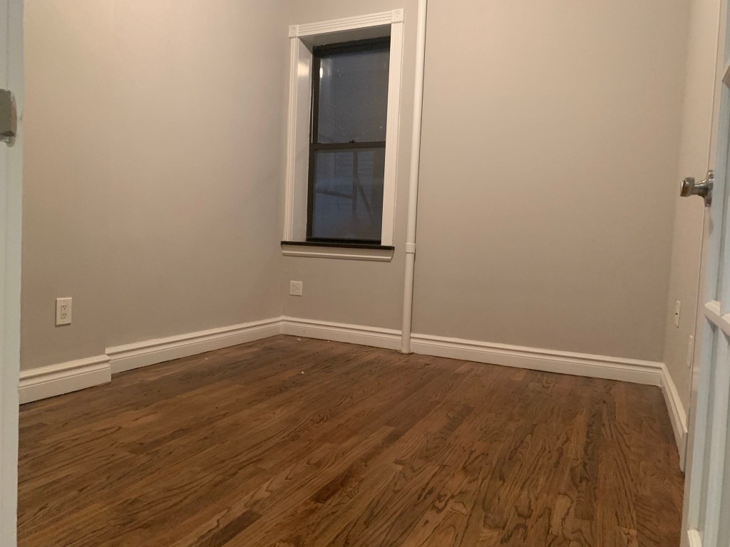 436 West 52nd Street - Photo 2