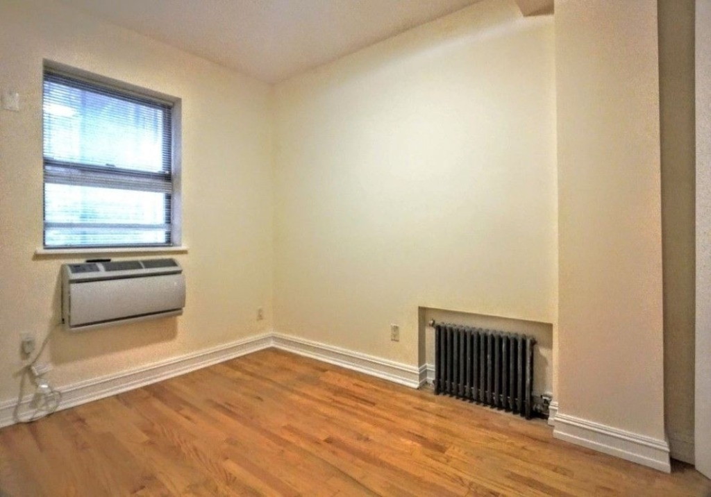 235 east 46th St - Photo 5