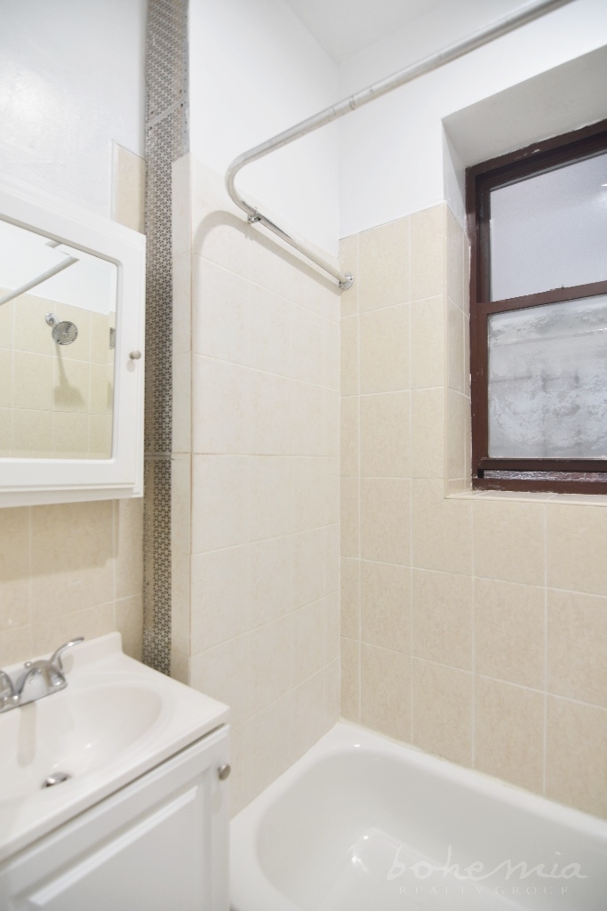 528 W. 159th - Photo 6