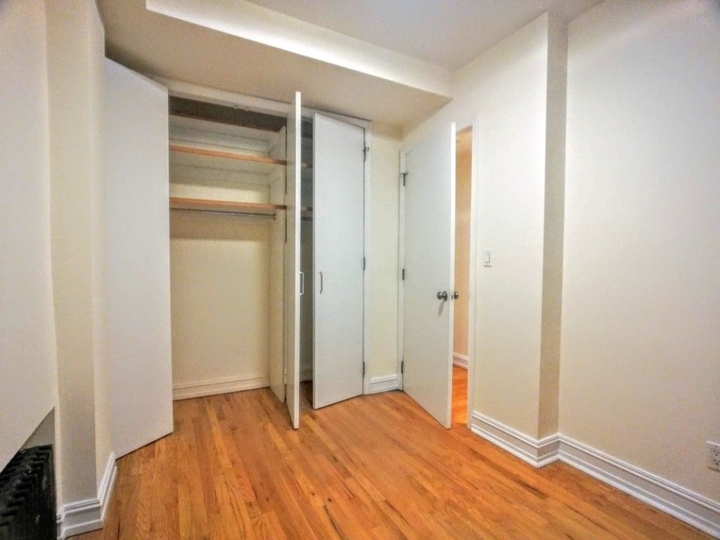 235 East 46 St - Photo 5