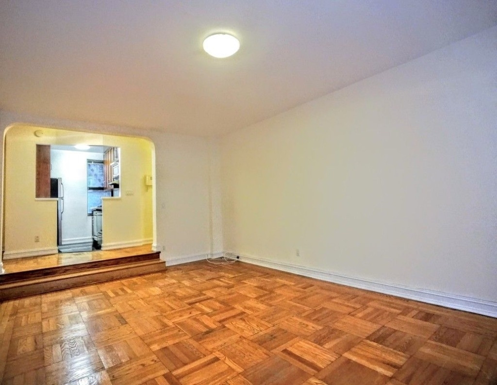 235 East 46 St - Photo 2