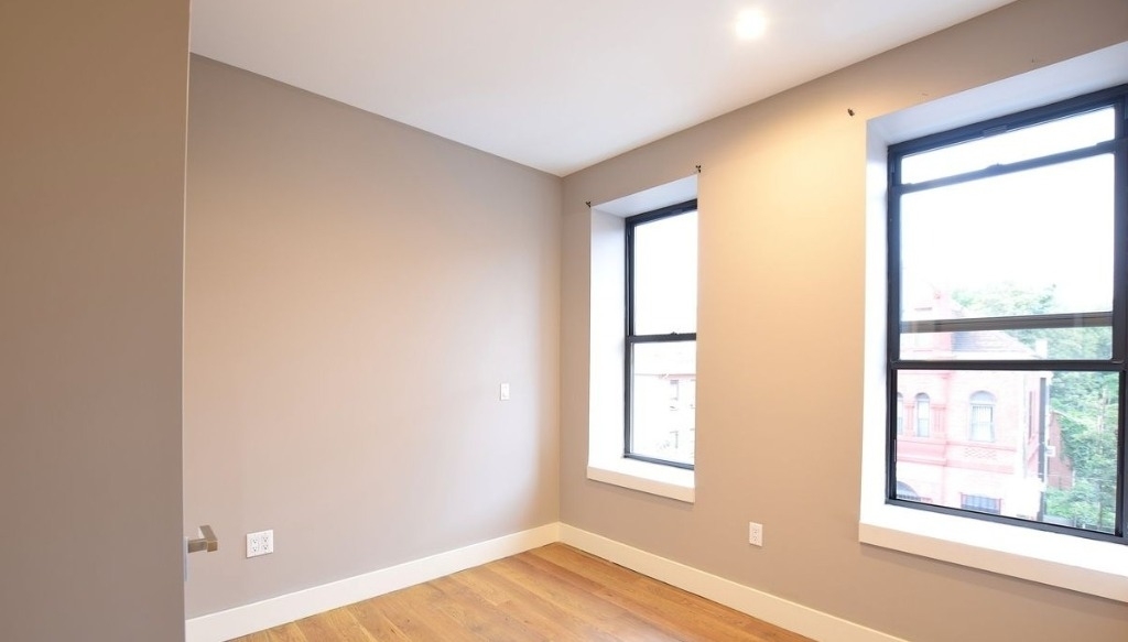 437 Throop Avenue - Photo 4