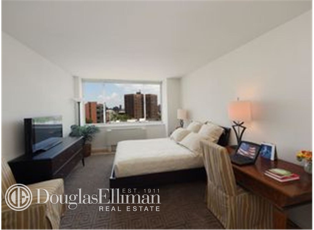 1501 Lexington Avenue - Photo 2