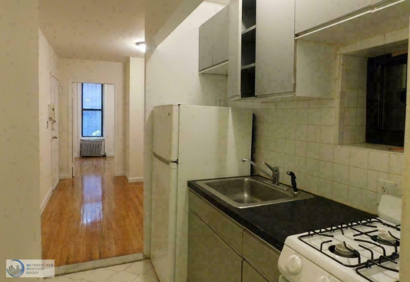 405 West 49th St - Photo 2