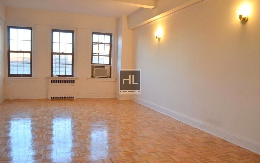 Terrific Brooklyn Heights Location! - Photo 0