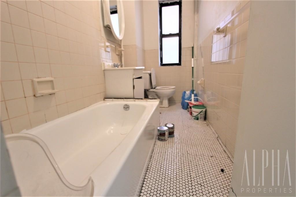 324 East 19th Street - Photo 4