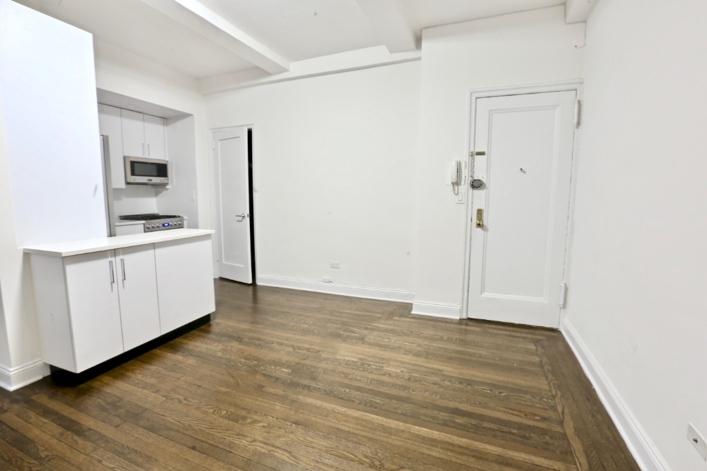 140 East 46th Street - Photo 1