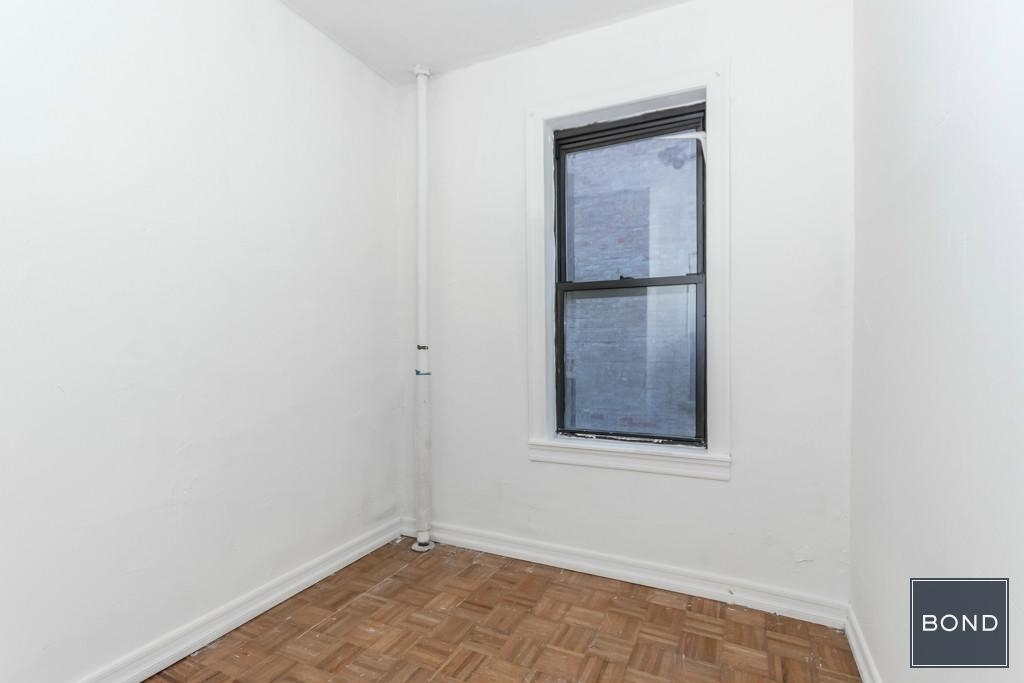 324 East 19th Street - Photo 4