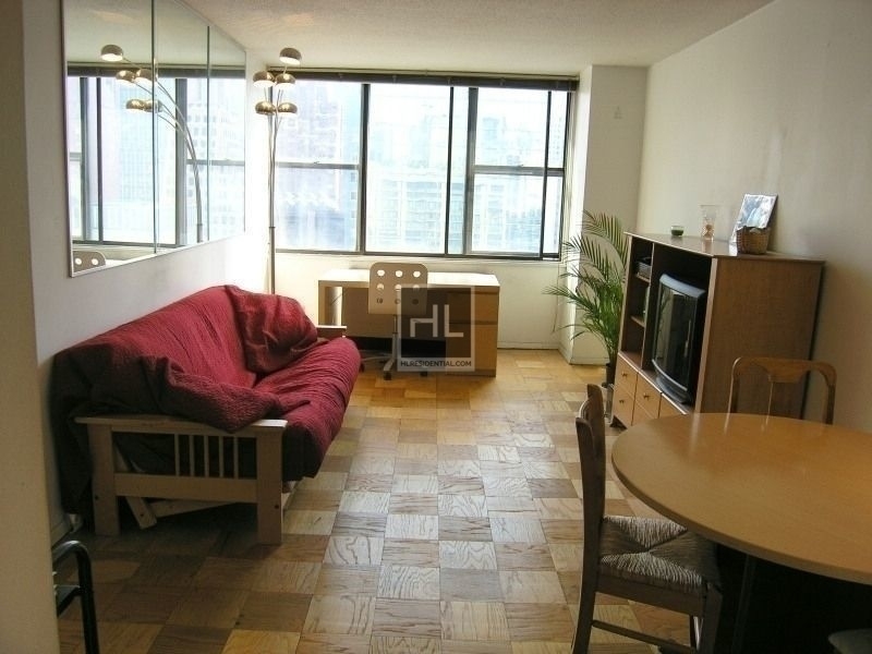 310 East 45 Street - Photo 2