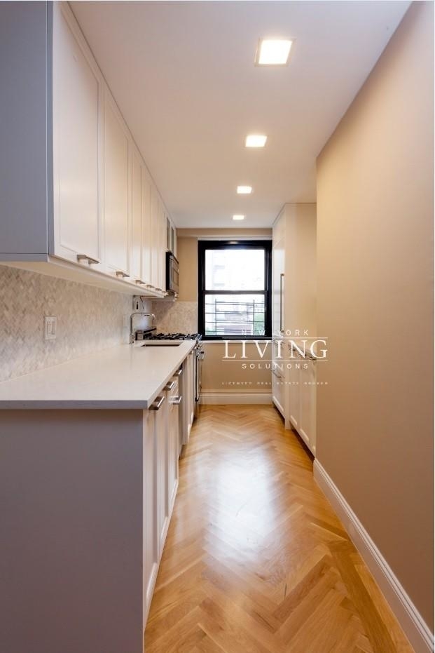 East 86th Street - Photo 1