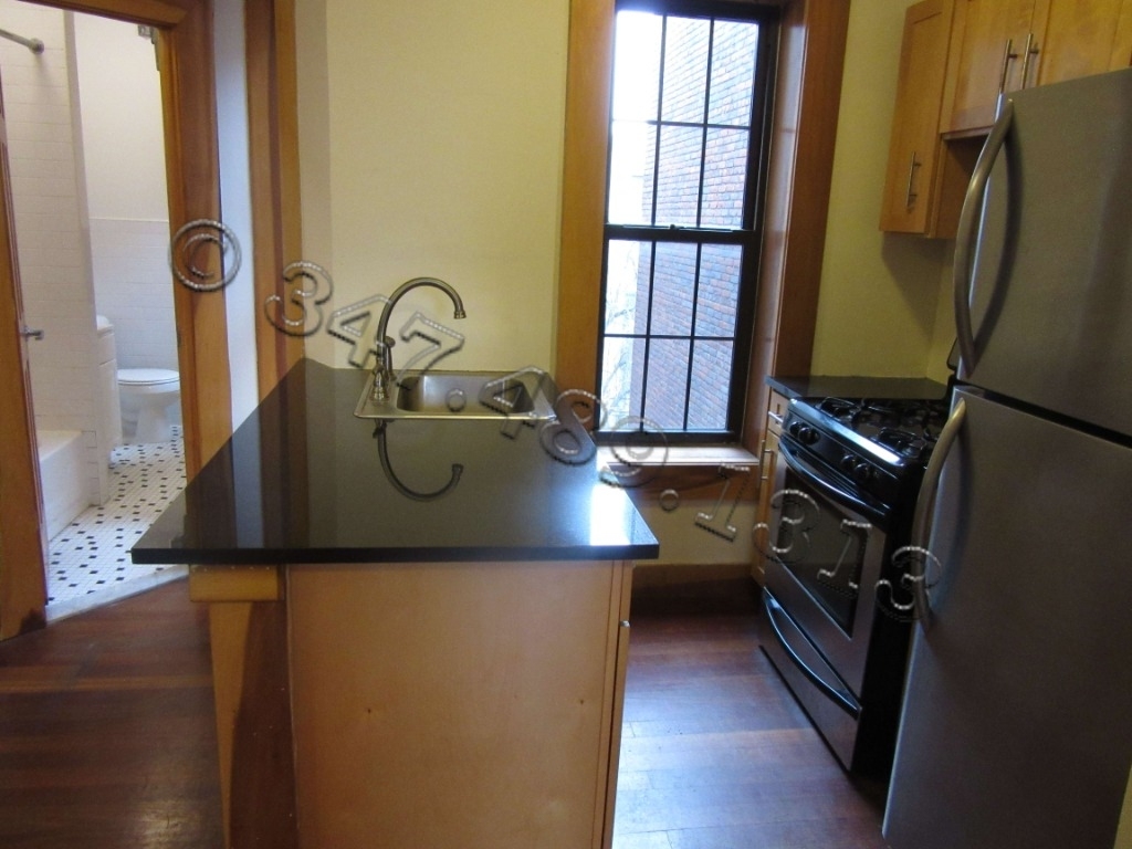 140 Lexington Avenue - Photo 2