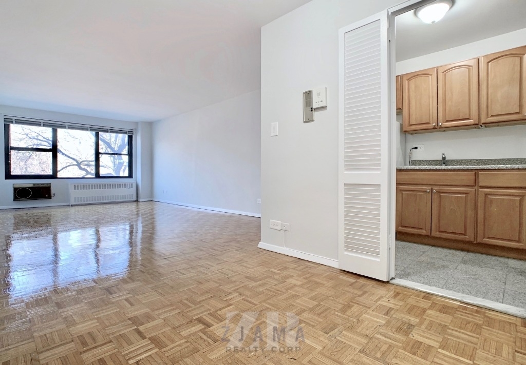 160 Parkside Ave - Photo 1