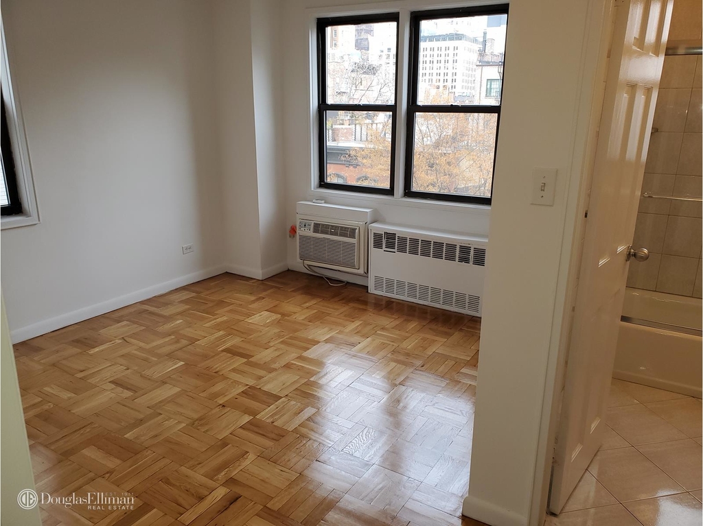 150 East 18th St - Photo 2