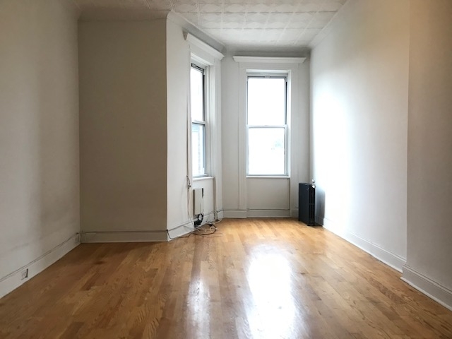 1734 Bleecker - Photo 1