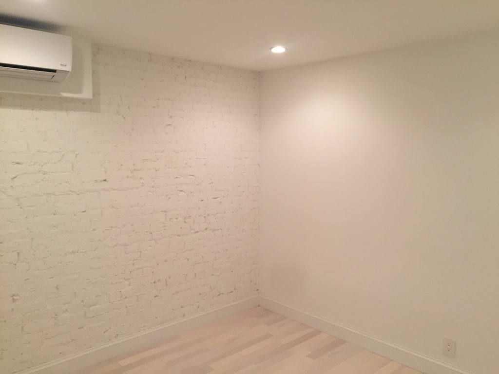 534 East 6th Street - Photo 2