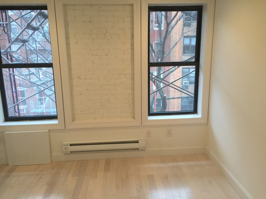 534 East 6th Street - Photo 3