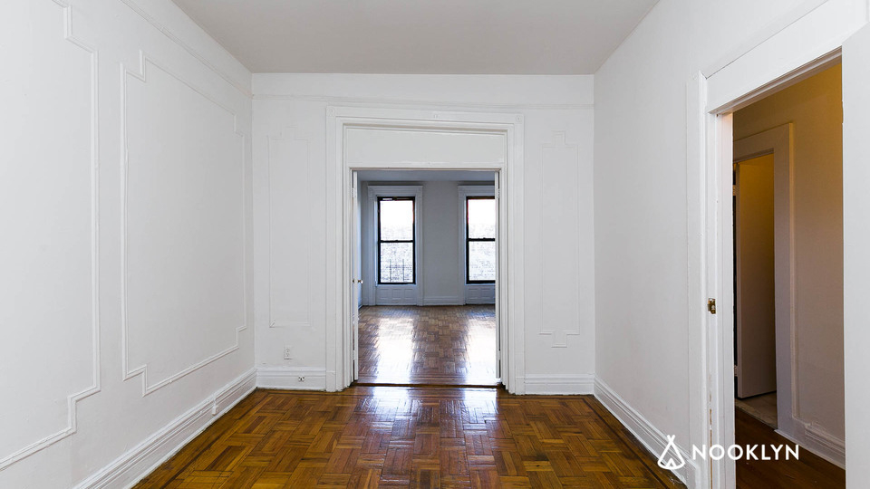 1047 Bedford Ave - Photo 11