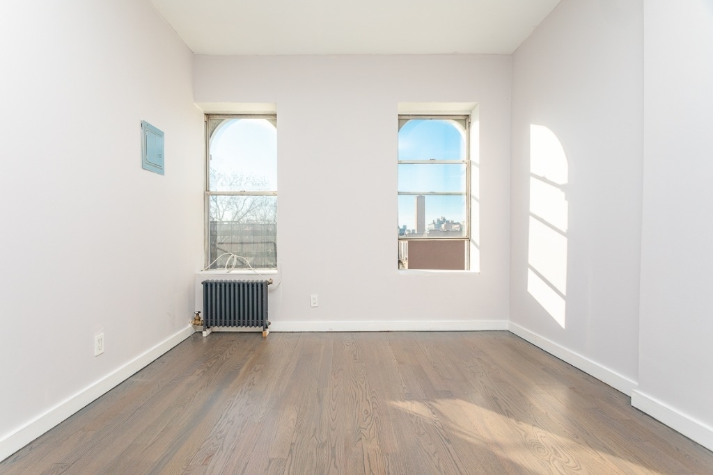 139 Tompkins Avenue - Photo 7