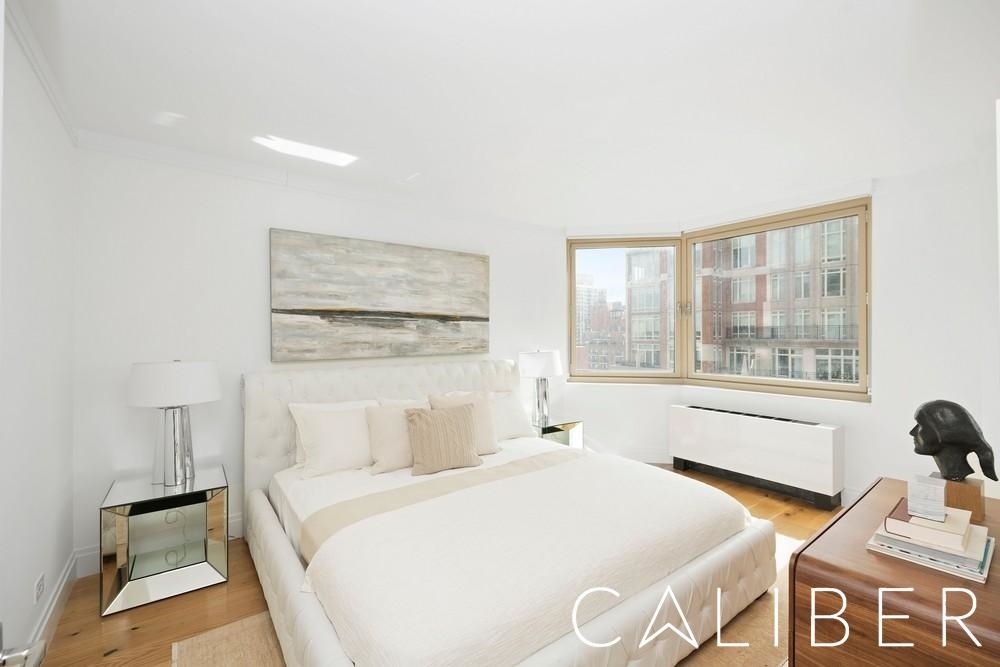 East 86th Street - Photo 2