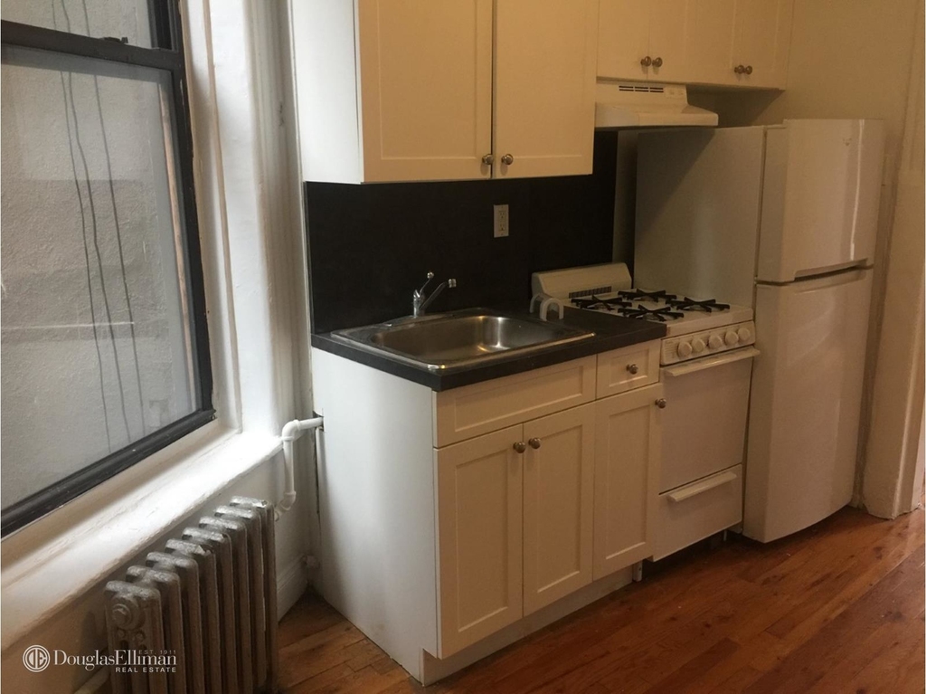 233 East 77th St - Photo 2