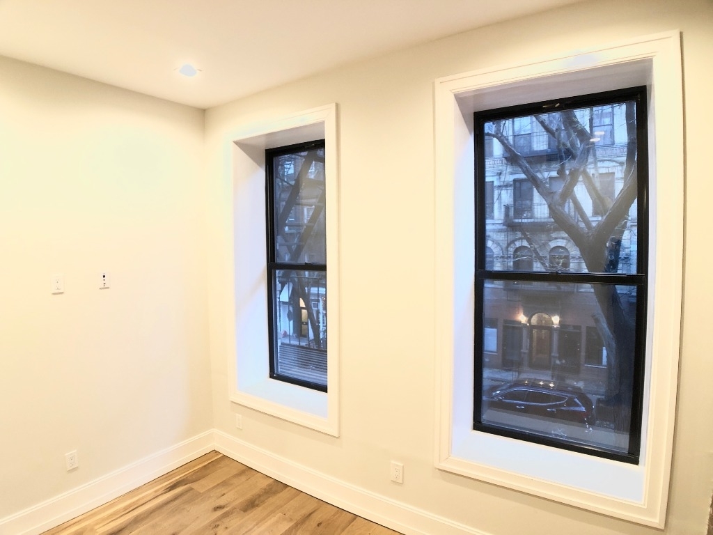 221 East 10th Street - Photo 4