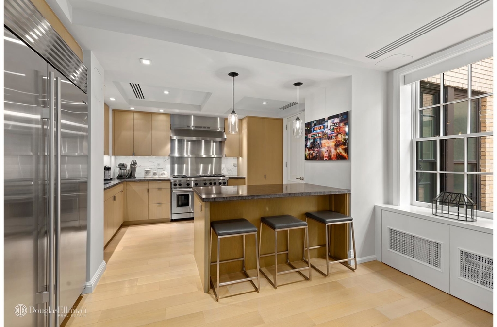 141 East 88th St - Photo 2