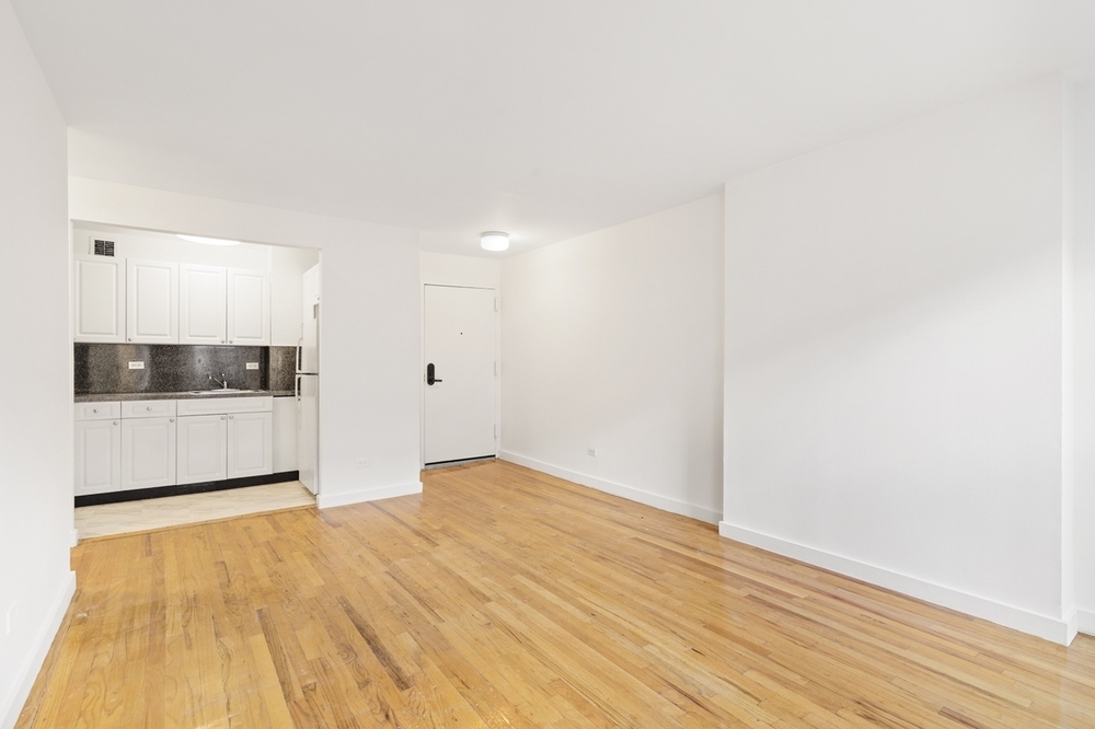 150 Ludlow Street  - Photo 3