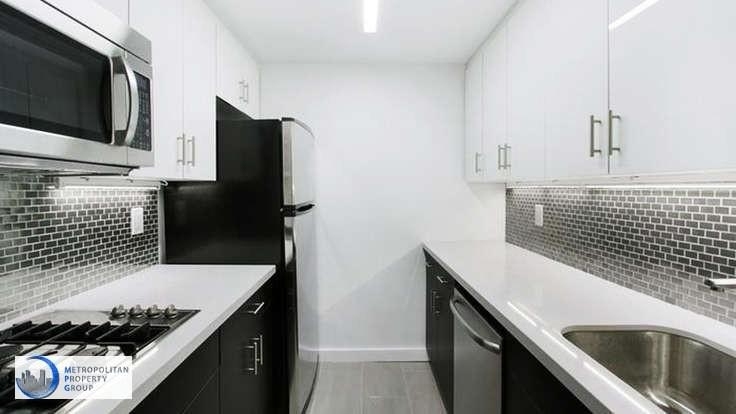 182 Lexington Ave - Photo 3