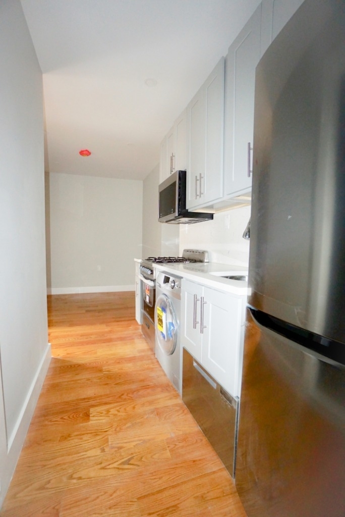 221 Wadsworth Avenue - Photo 3