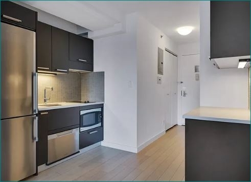 222 East 39th Street - Photo 2