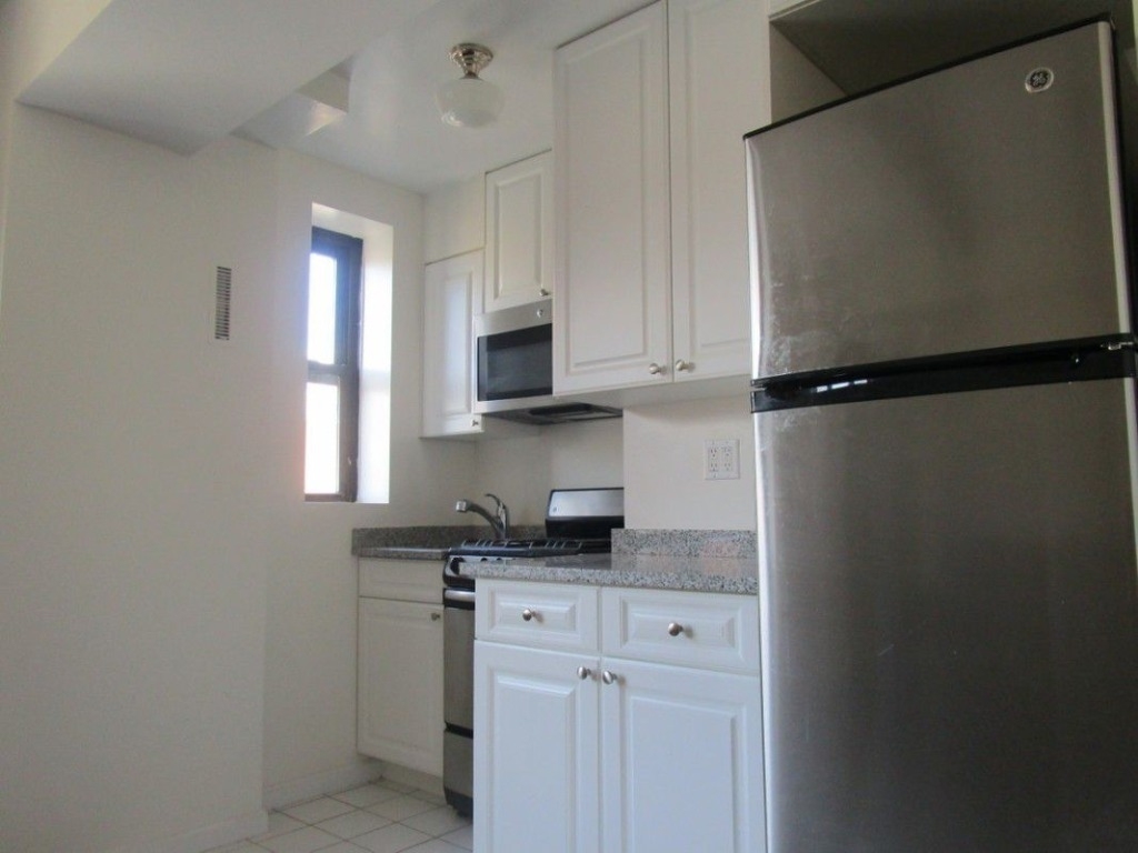 850 Amsterdam Ave. - Photo 3